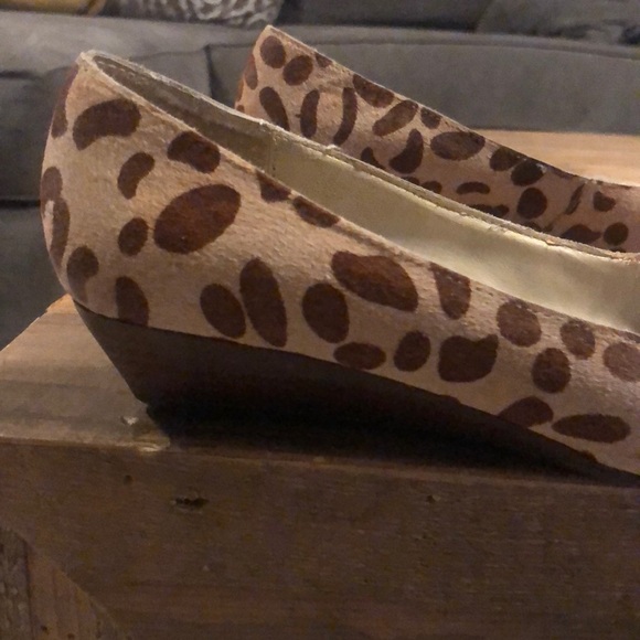 Steve Madden Calf Hair Peep Toe 1” mini wedge - Picture 3 of 8